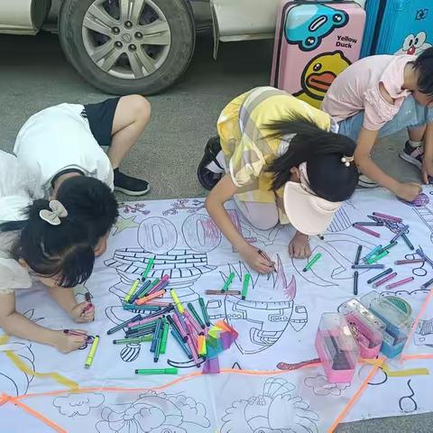 东方绿洲社区党总支开展“多彩生活，快乐绘画”活动