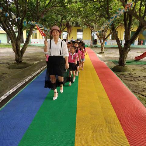 “走进小学，快乐体验”宾阳县露圩镇库利幼儿园大大班走进浪利小学幼小衔接活动