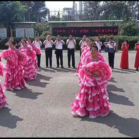 朴屯街道岫岩社区党委喜迎国庆、欢度中秋“手拉手 肩并肩”共建幸福家园主题活动。