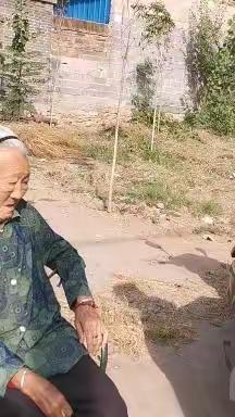 关爱空巢老人   让爱不再孤独