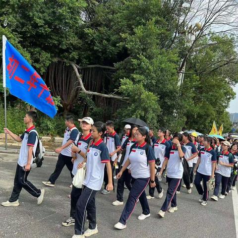 西溪中学“拾锦班”十公里徒步越野军训