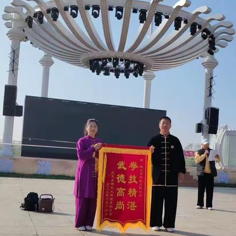 习练太极 感悟人生