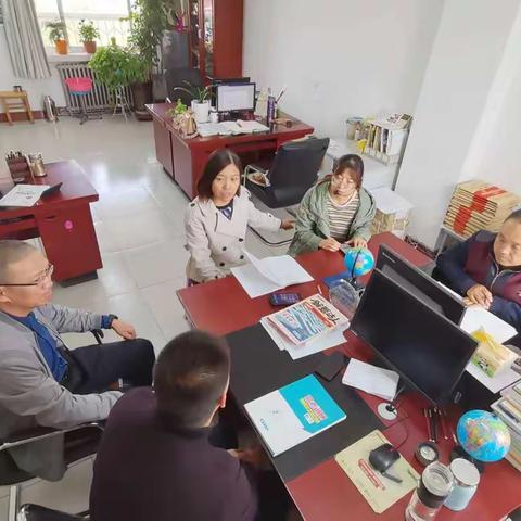 高中数学组认真学习并落实五项管理，