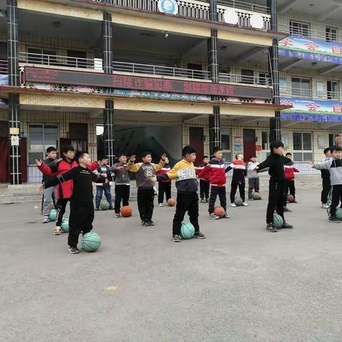 北关小学“焰之队”篮球🏀社团活动掠影（一）