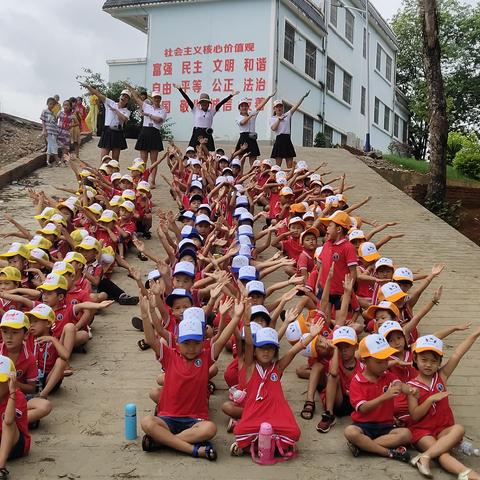 镇康县军赛乡中心幼儿园幼小衔接活动之— —入学前的准备