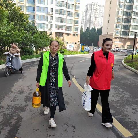 静和苑社区开展中秋送温暖慰问活动