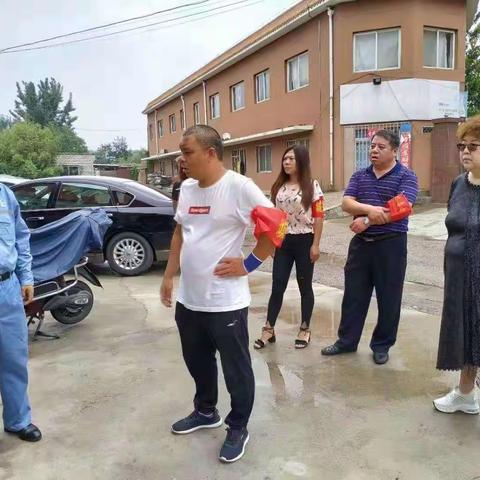 2019年8月5日城关街道洪寺村由申希森书记带领两委成员及安全员对本村辖区内村北出租大院进行安全检查