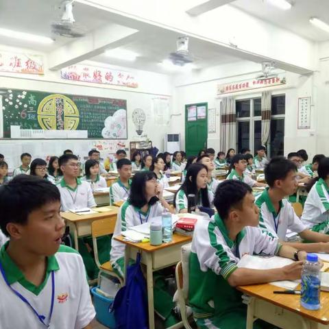 高三（6）班“感恩母校  回报社会”主题班会