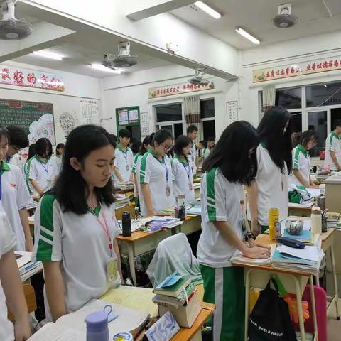 高三（6）班“山火无情  英雄不朽”主题班会