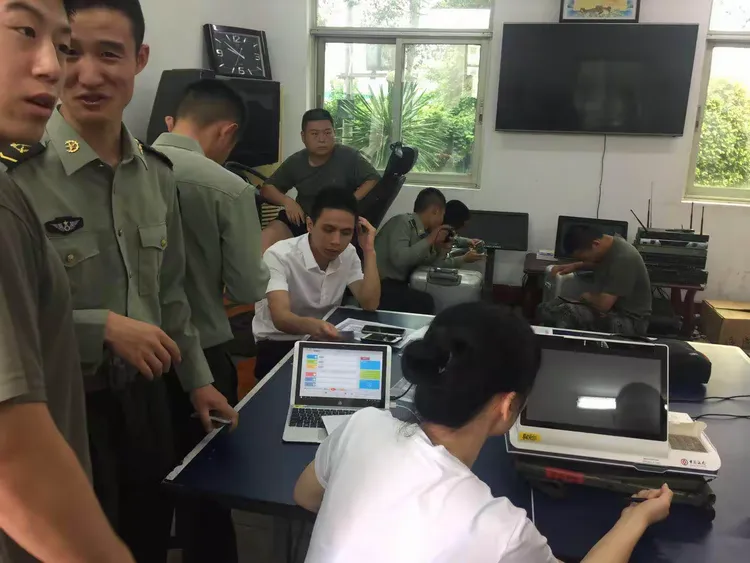 中国银行福清分行走进企业与部队推广云闪付业务