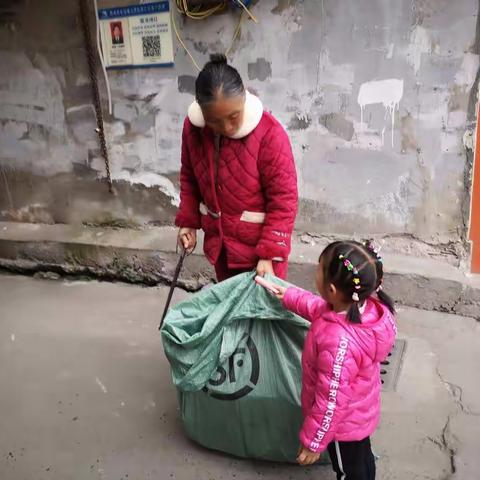 七巧板幼儿园熊炫僖小朋友大手拉小手温暖整个冬专题分享