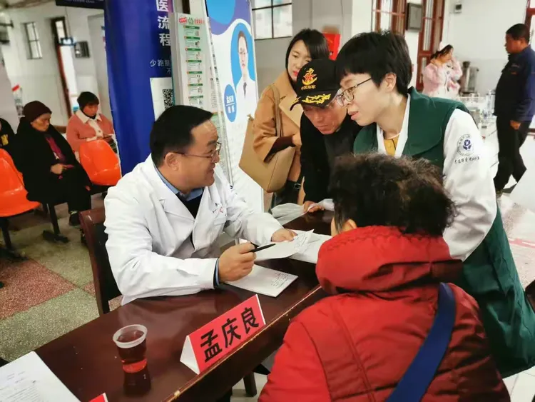 包含北京中醫醫院張炳厚知名專家團隊成員掛號聯系方式專家號簡單拿的詞條