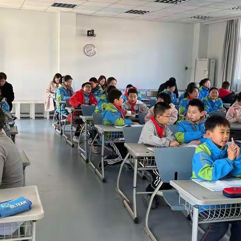 推进《读本》教学 感悟思想伟力——记浦口区汤泉小学教育集团道德与法治教研活动