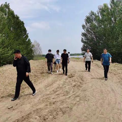 富区区委书记杨文波，区委副书记、区长任玉江亲临一线检查防汛工作