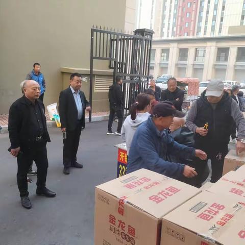 九九重阳节，浓浓敬老情，——郑家村为本村60岁以上老人送节日福利