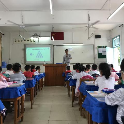 以课促评，以评促教——记柳州市跃进路小学数学教研组线上线下衔接教研活动