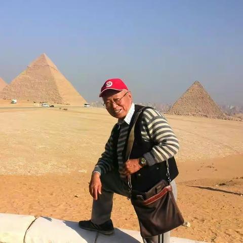 非洲埃及首都开罗，金字塔