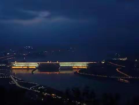 12.  锦绣长河  —— 三峡啊，三峡，我要给你留个影