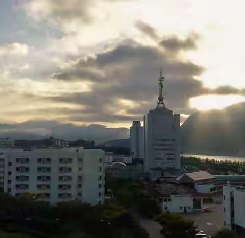 《3. 彩霞 2006— 三峡啊，三峡，我要给你留个影》