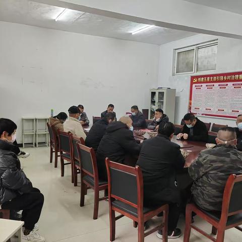 褚河办街道双马社区2022年12月12日，组织党员召开主题党日学习会，会议由支部书记（刘大卫）主持