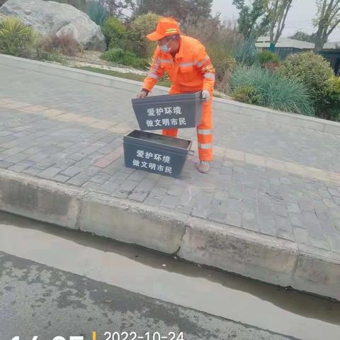 鱼化街办市容环卫办多措并举做好“寒衣节”卫生保洁工作