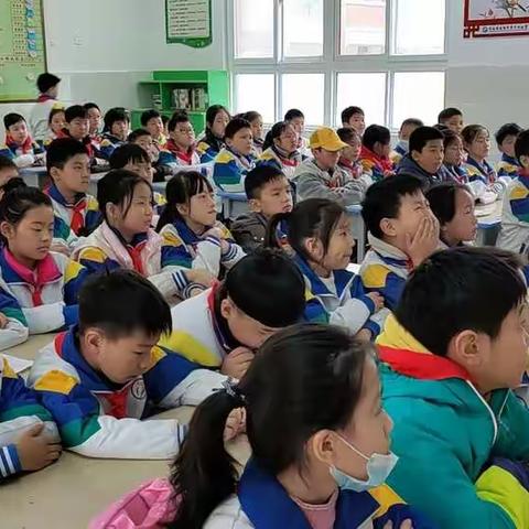 南阳市第十七小学四八班抗美援朝故事会