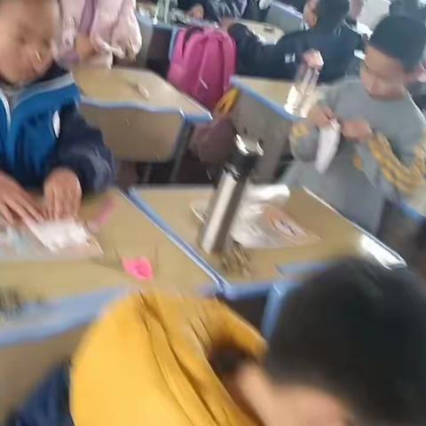 新堤咀小学2004班-《缝香包》