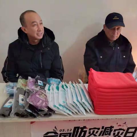 关爱园林工人•阳光小中队多兰湖公园送温暖