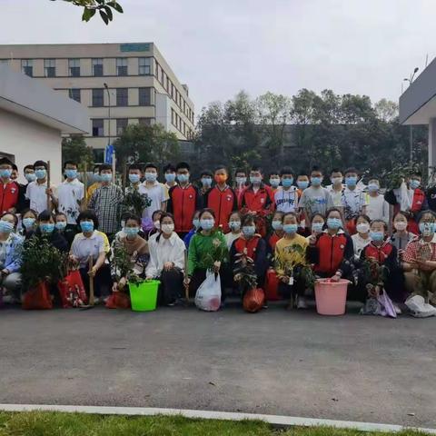 《我劳动，我快乐》记2022东皋中学八(1)班劳动实践活动