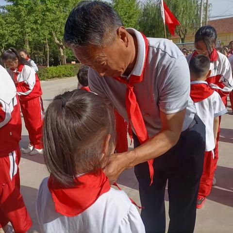 一次特殊的党史学习教育——皂角树小学举行建党一百周年新队员入队仪式