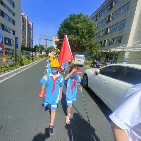 珍爱小生命、争做小卫士——，南山学校一（5）中队暑期实践活动