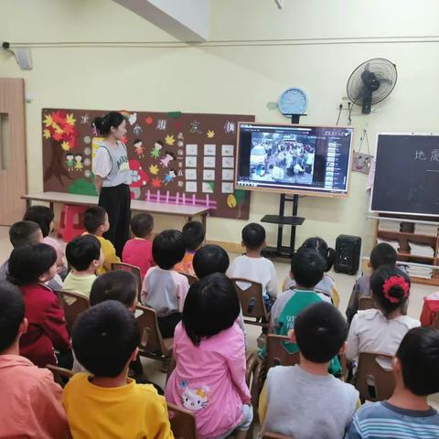 11月9日是中国的全国消防日。河口镇阳希幼儿园开展消防、地震安全演练活动。