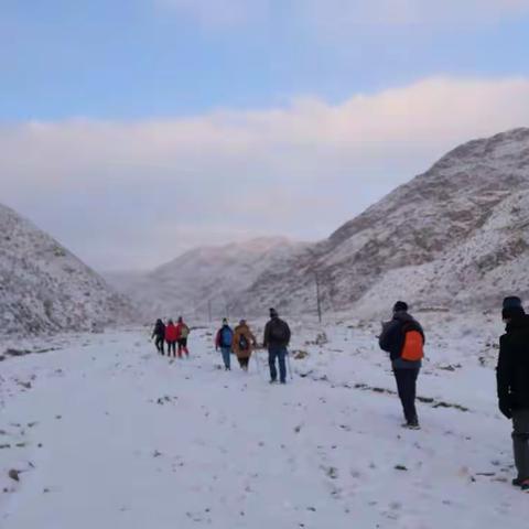 踏雪穿越龙首山区