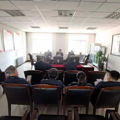 党支部书记王伟杰为公司党员上党课