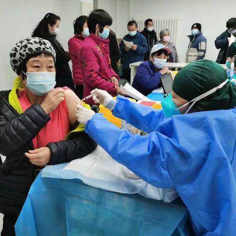 【西三旗街道永泰园第一社区】暖心服务办实事加强疫苗进社区