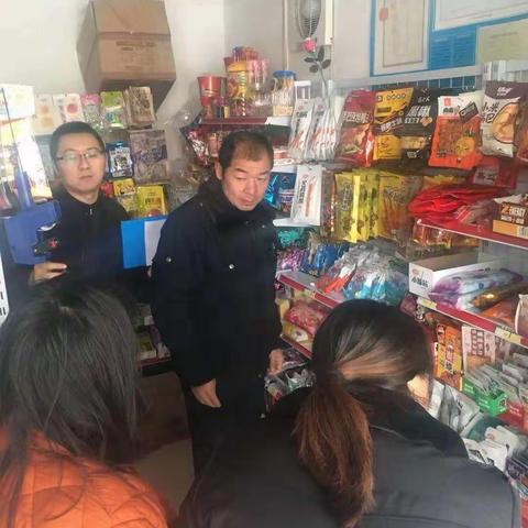 郭店应急管理办公室联合市场监管所对辖区内超市进行专项检查