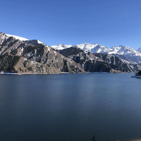 沐浴秋日暖阳  荡漾天池秋风