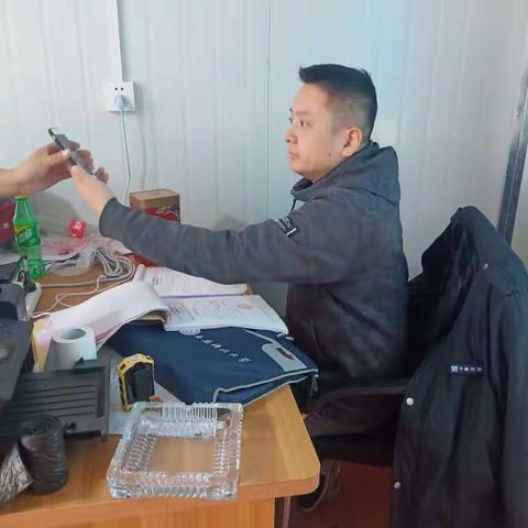 底张街道应急管理科对西安空港苏宁云著项目部进行检查