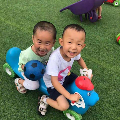 小三班户外活动的精彩瞬间！