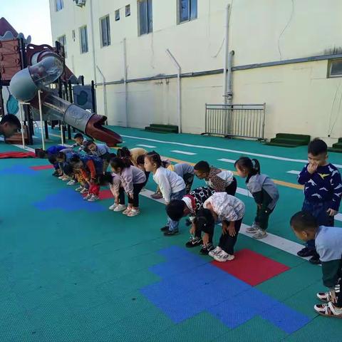 阳光体育《我们一起来爬山》！