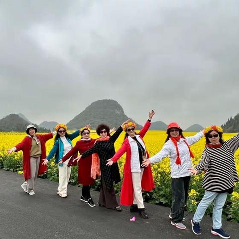 纵览三山五岳，独有多彩贵州