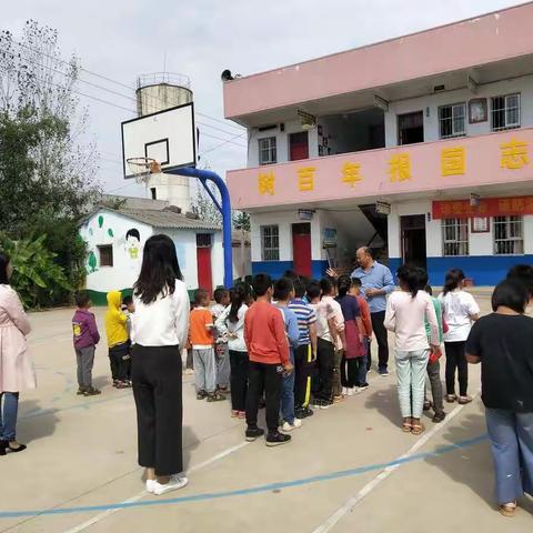 竹沟镇匡庄小学防火、防震逃生演练