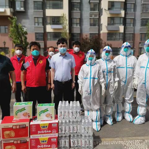 李小陆、李淼淼同志为家乡抗疫做贡献