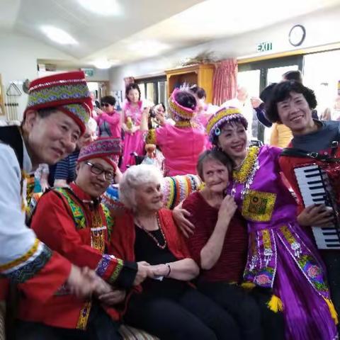 基督城友情歌舞剧社赴Mayfair Life Care养老院慰问演出