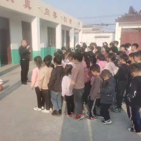 “我运动、我健康、我快乐！”——崔庄小学开展拍篮球活动