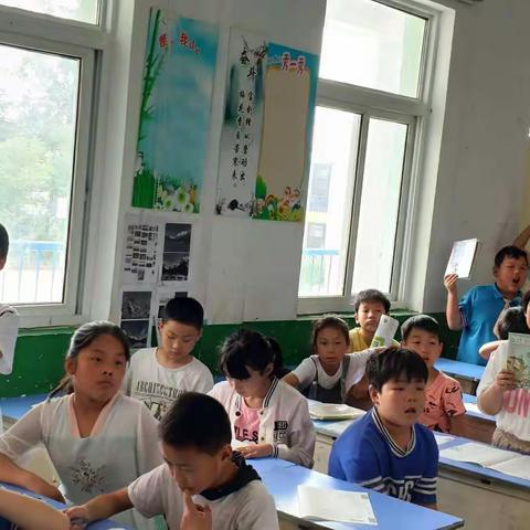 中召小学四年级庆“六一”读书活动