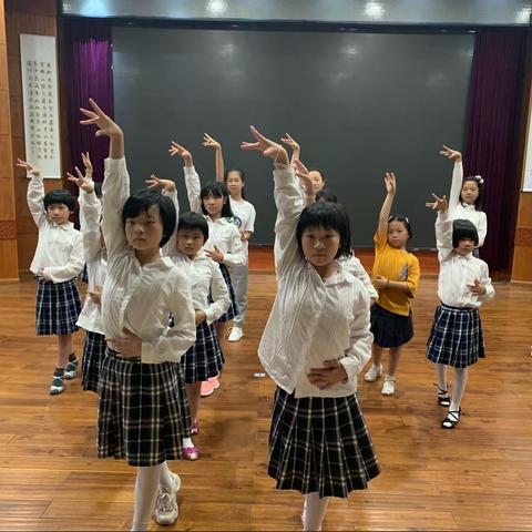 逸夫小学21年上学期拉丁舞社团