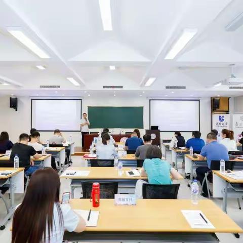 建行大学、东丽支行与东丽区金融局联合举办金智惠创培训班