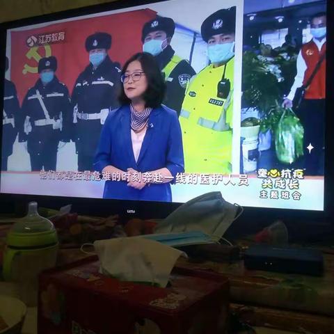 里仁小学认真组织观看“童心抗疫共成长”主题班会