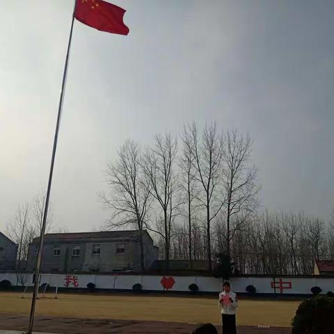 里仁小学升旗仪式精彩纷呈